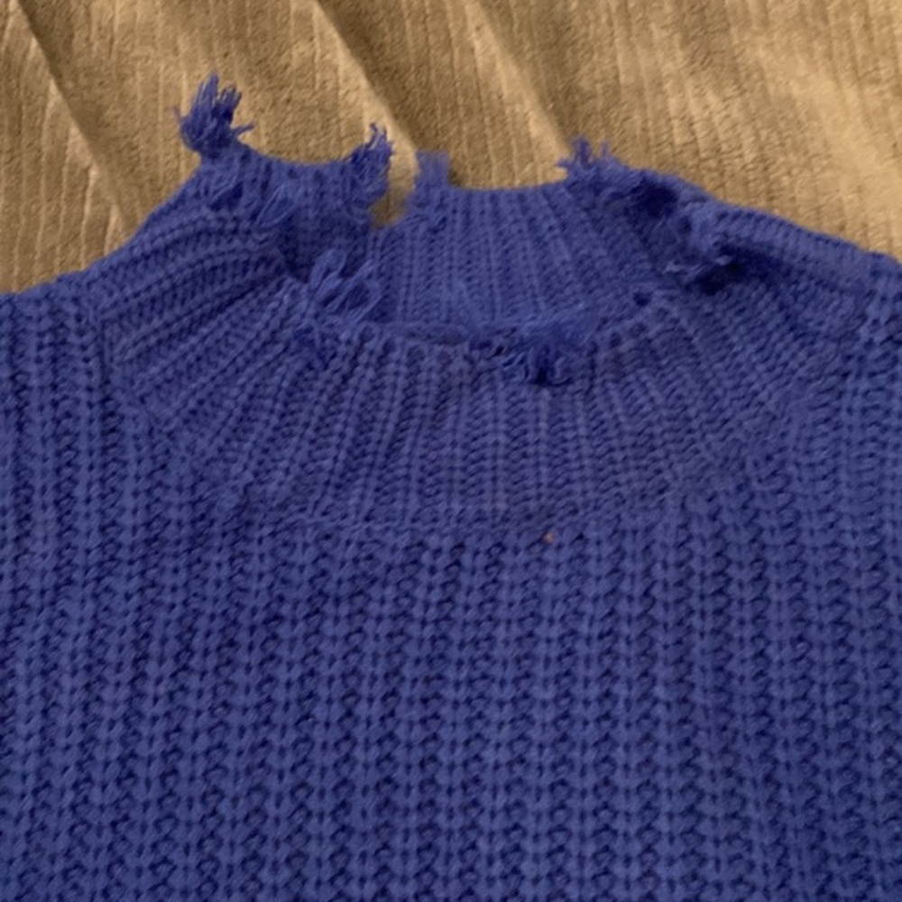 Distressed weater‎ - Picture 4 of 4